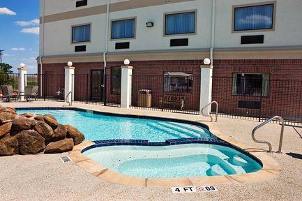 Western & Hotel 3*
