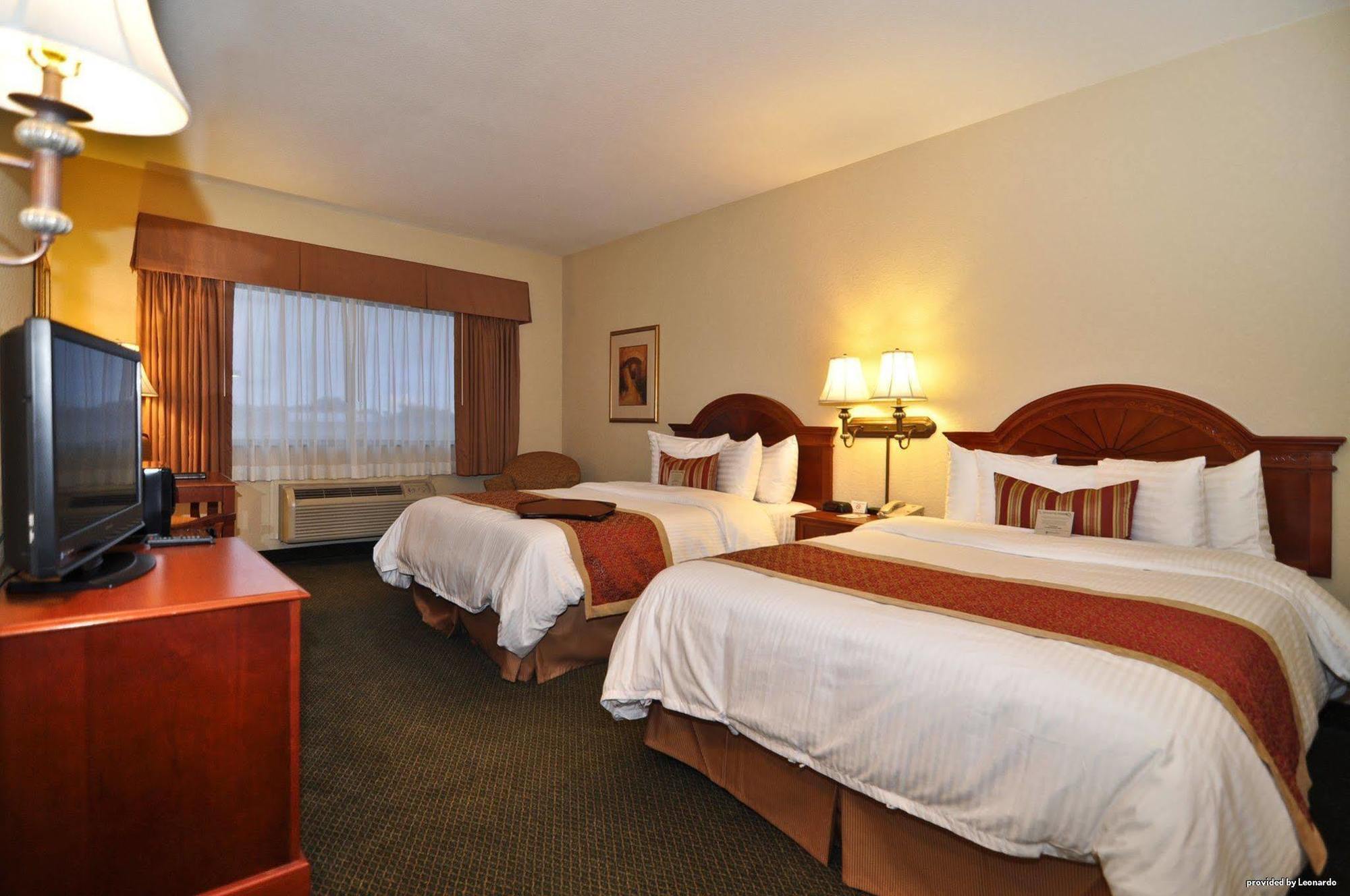 Western & Hotel 3*